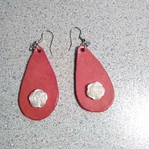 Earrings, leather, reddish brown  with rose  beads